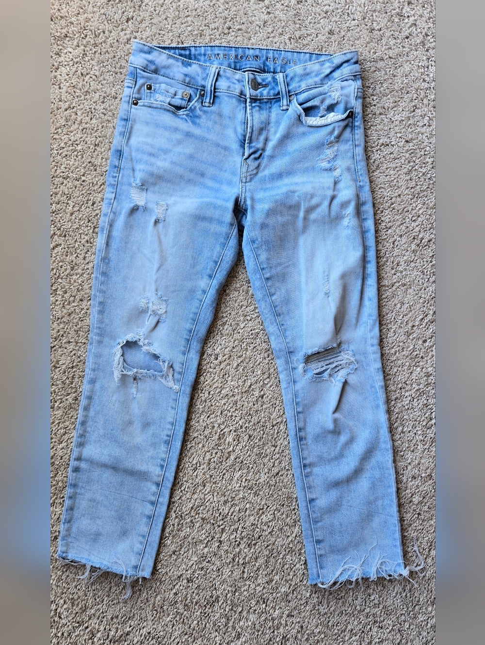 American Eagle Distressed Jeans Light Wash Ripped Raw Hem Stretch Denim Women’s